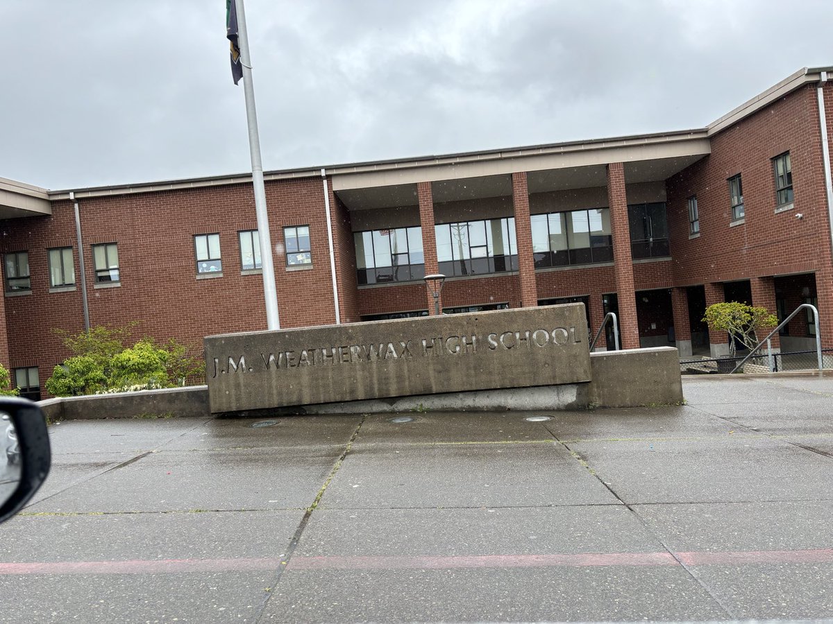 Kurt Cobain’s high school on a beautiful day in Aberdeen,Washington