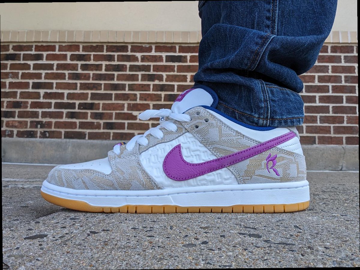Sn3ak3r_Fr3ak3r's tweet photo. #WDYWT Rayssa Leal SB Lows .. finally got around to un'dsing these .. shout-out to my local skateshop @nocturnalskate for these .. #SneakerAdmirals #YourSneakersAreDope #SnkrsLiveHeatingUp #NikeSbOrNothing #NikeSB #NSBOrg #GetPaired https://t.co/ftl0Ha70p6