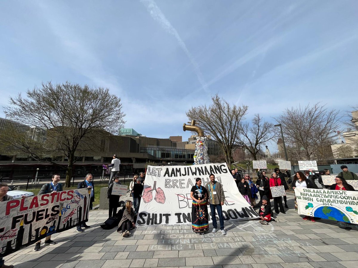 brkfreeplastic's tweet photo. YESTERDAY: #BreakFreeFromPlastic members &amp; allies rallied in solidarity of the Aamjiwnaang First Nation, which faces a #benzene release due to @INEOS Styrolution facility since April 16th. All this has been happening at the same time as the #PlasticsTreaty negotiations! @UNEP(🧵) https://t.co/a1OINAUwro