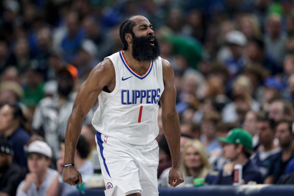 leocarranza99's tweet photo. James Harden quiere que lo disfrute el laburante, el pobre, el afroamericano, el amante del básquet.

Así que no nos importa si a vos, hater que odia los tiros libres y los step-backs, no te parece que sea un showman, porque nunca lo vas a entender ni vivir. https://t.co/1s8yfk39ag