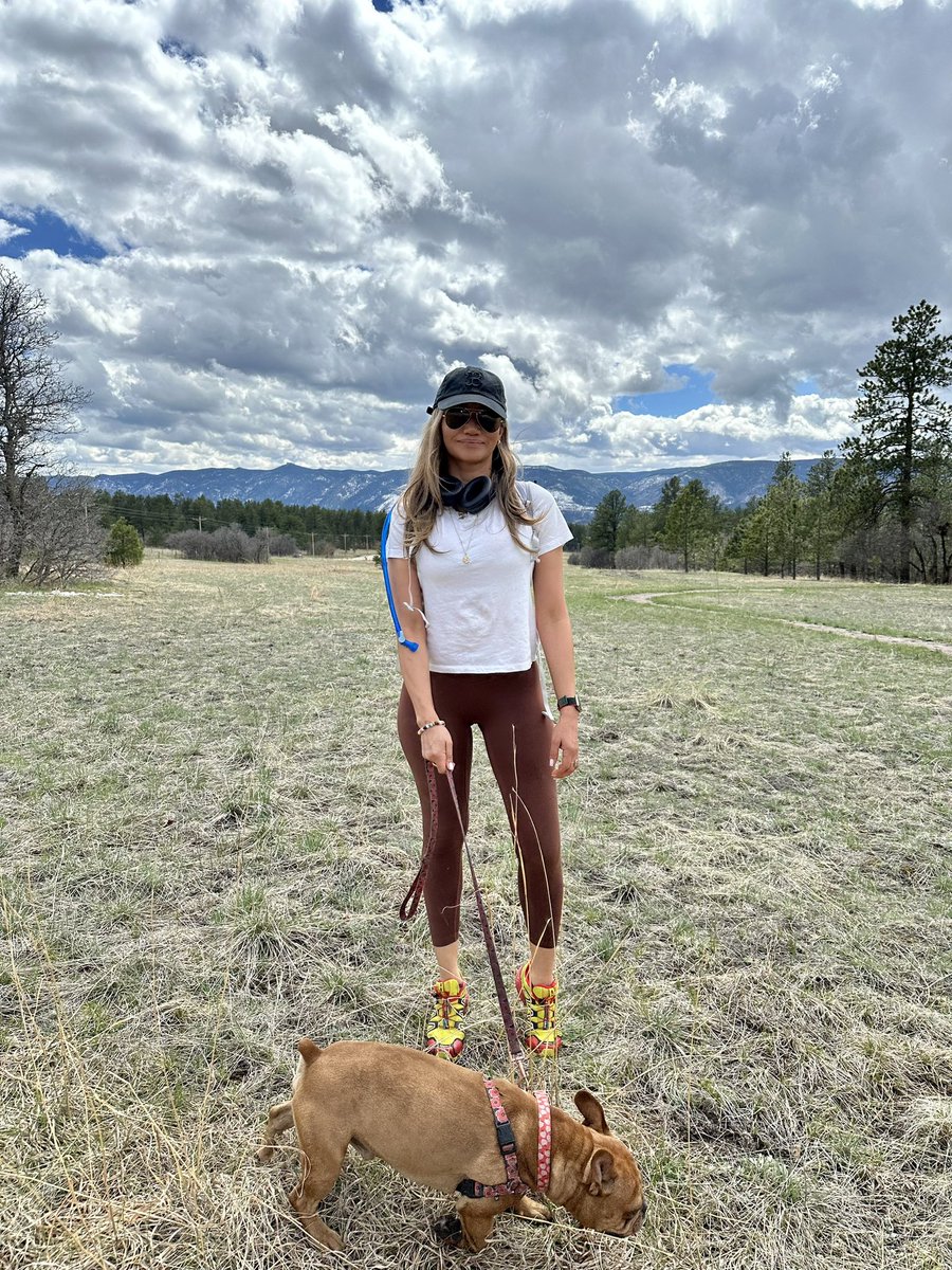 BrisaPenaUCD's tweet photo. Enjoying this beautiful Sunday with my handsome boys 🤍

Also take this post as a sign from the universe, or just motivation, to go out, move your body, and enjoy nature 
#DogMom #GoForAHike https://t.co/ymKlaq2HbS