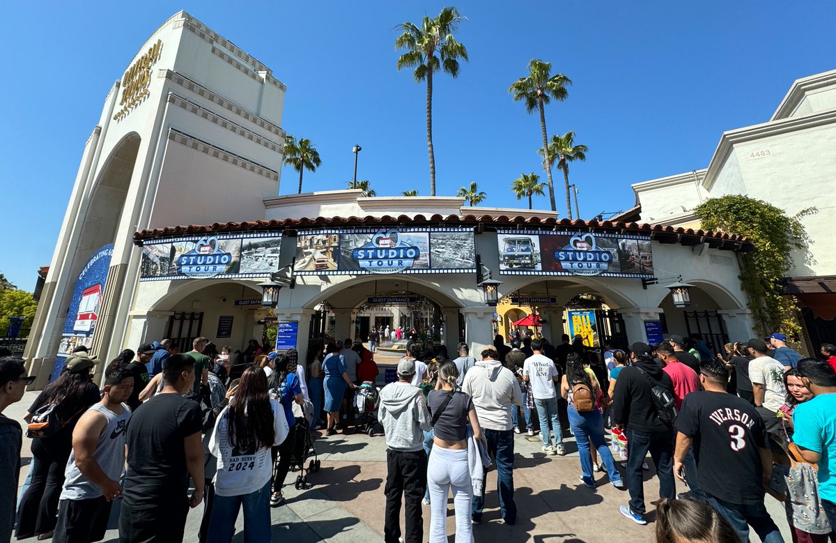 Universal Studios Hollywood needs to get rid of the fingerprint scanner. Way too slow. Bring over the facial recognition.