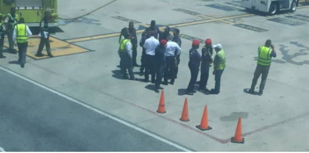 La empresa asignó la aeronave YV3465 para el vuelo a Santo Domingo con reporte de despegue a las 14:05 pm con 86 de los 91 pasajeros. Autoridades aeronáuticas investigan el caso al respecto.