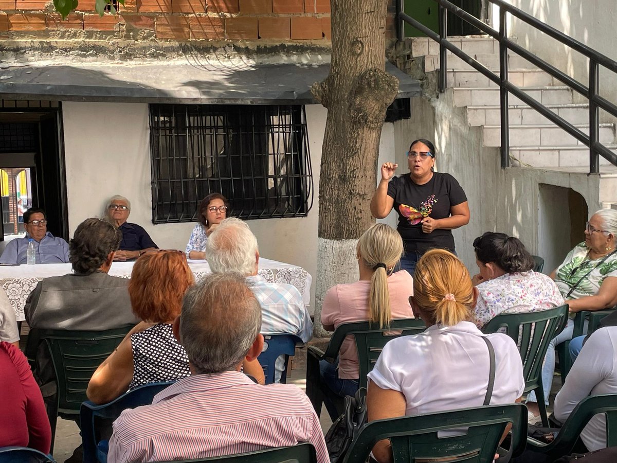 karelisherediah's tweet image. #28Abril | Asamblea de Ciudadanos, parroquia Catedral organizando a nuestros equipos para la Defensa del Voto, el #28Jul la UnidAD gana con Edmundo para todo el mundo. Compromiso y dedicación por 🇻🇪