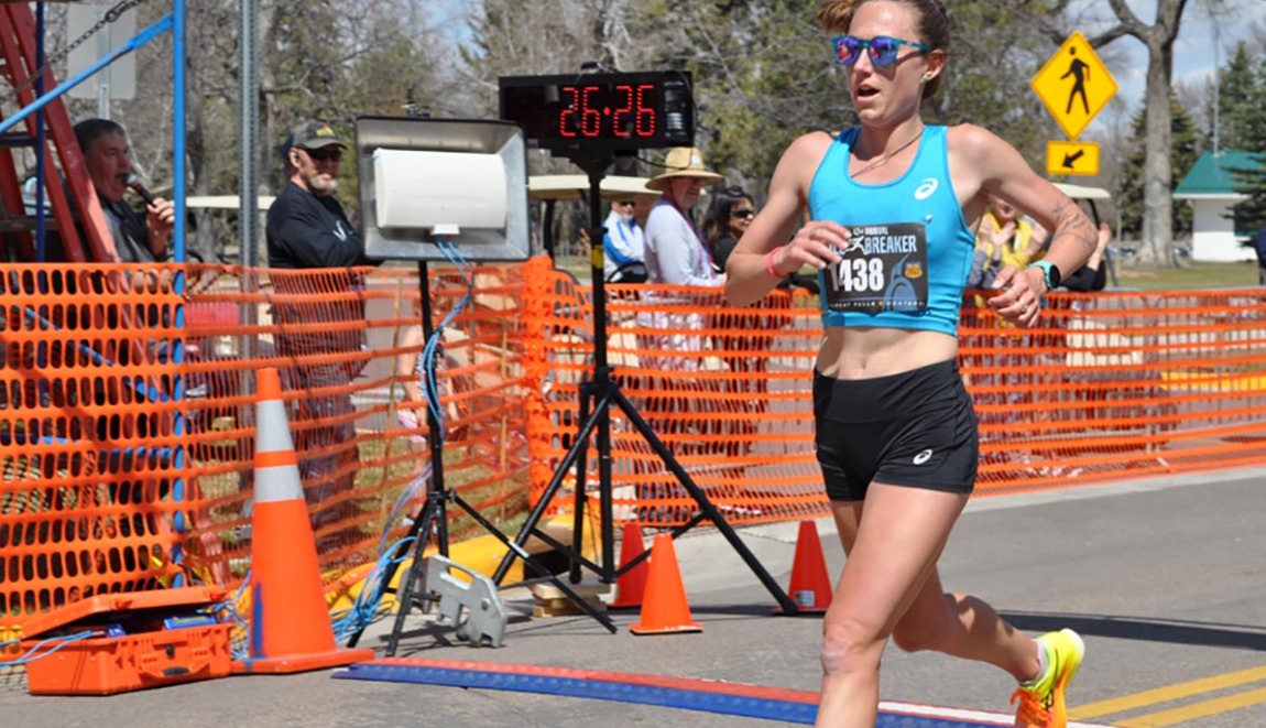 .@MakenaMorley picked up $1500 Sunday for winning the #Icebreaker5M in Great Falls, Montana, in 26:39. It was her first race since running 2:30:25 at the #LAMarathon on March 17. LOC photo