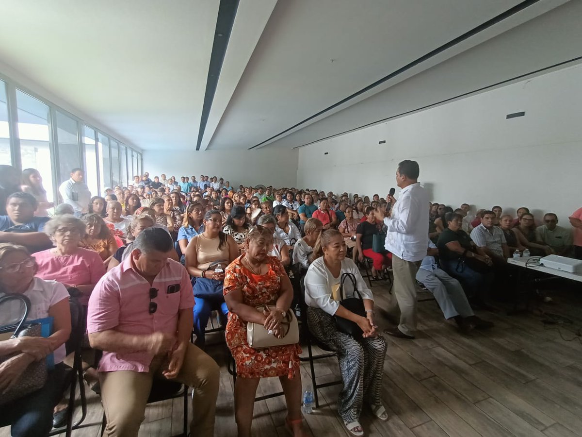 JNCR2018's tweet photo. Me reuní con mis amigas y amigos de los distritos: 24 Santiago Tuxtla, 25 San Andrés Tuxtla, 26 Cosoleacaque, 27 Acayucan, 28 Minatitlan, 29 Coatzacoalcos 1, y 30 Coatzacoalcos 2, pertenecientes a la Asociación Política Equipo Político Veracruzano. ¡En Equipo con Fuerza! #FXMV https://t.co/fuMewS7scV