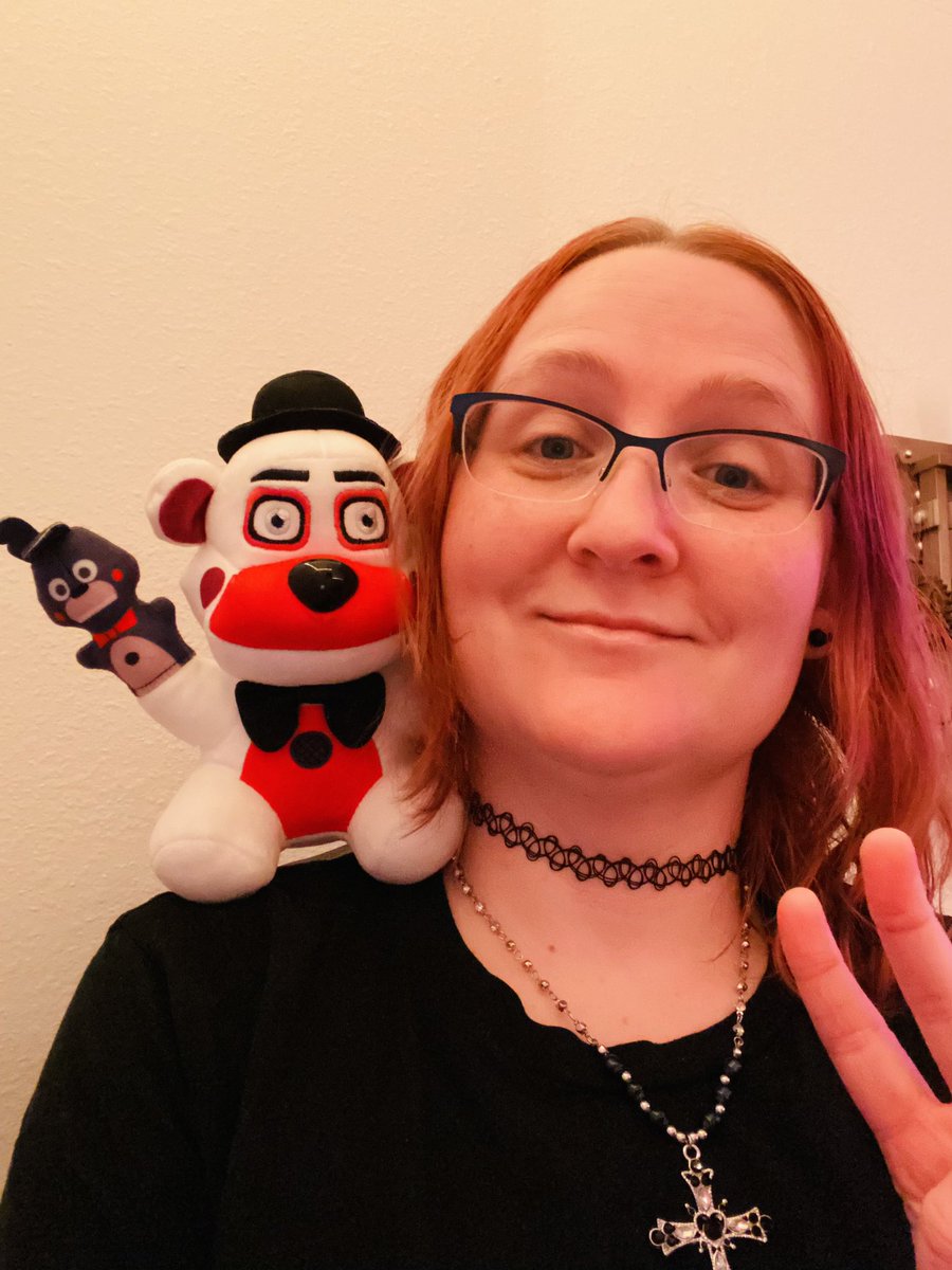 I guess today is 💯 Funtime Sunday with a Funtime Freddy plush riding on my shoulder as I do household things. #FuntimeFreddy #FNAF