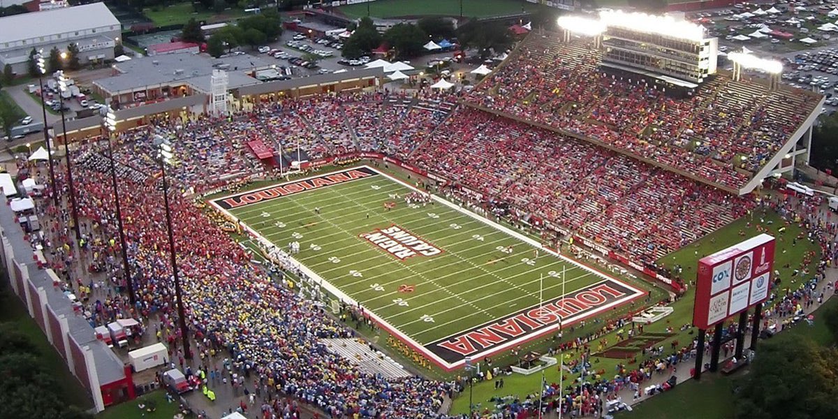 AGTG ! after a great spring game & amazing conversation with @michaeldes1 I'm blessed and honored to receive an offer from THE UNIVERSITY OF LOUISIANA LAFAYETTE 🌶️ #WAMP #cULture @ryantoine @skiezwamp @PublicSKOOL_Bun @twalker337 @CoachMGiuliani @samspiegs @DemetricDWarren