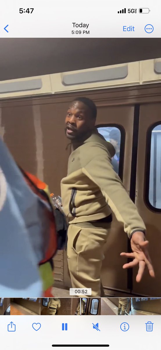 JACKIECHANSDOG's tweet photo. If you see this dude on #WMATA stay clear THIS MAN THREATENS AND ASSAULTS WOMEN !!! #DcTransit #dmv https://t.co/Rf4XFRngR0