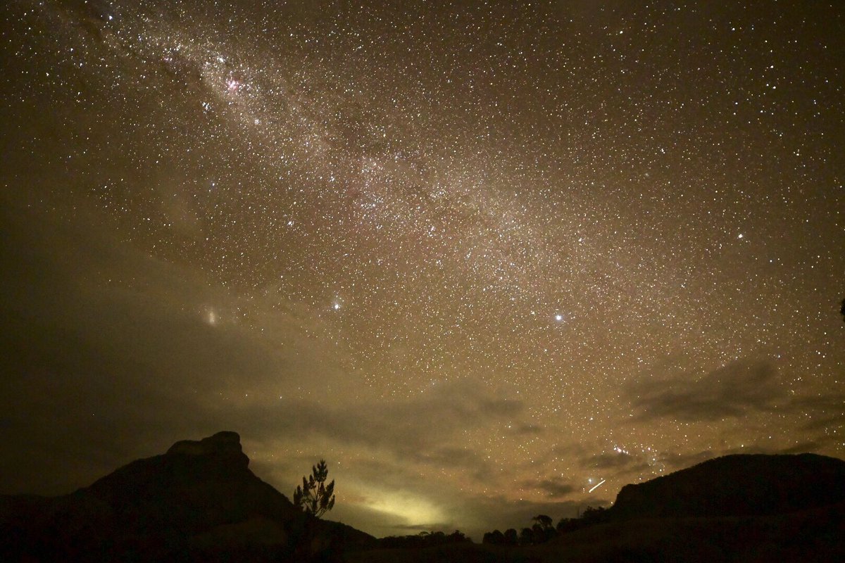 Hi All,
On the way home along the Mt Lindesay Highway stopped opposite Mt Lindsay and took Milky Way shots. 2nd pic bottom right near the tree is Moon risings 
#milkyway #moonrising 
#nikonz6ii #z6ii #mynikonlife 
@olivia_brisbane @DiQld 
@HarleyRozeBBW
@Bildagraham1