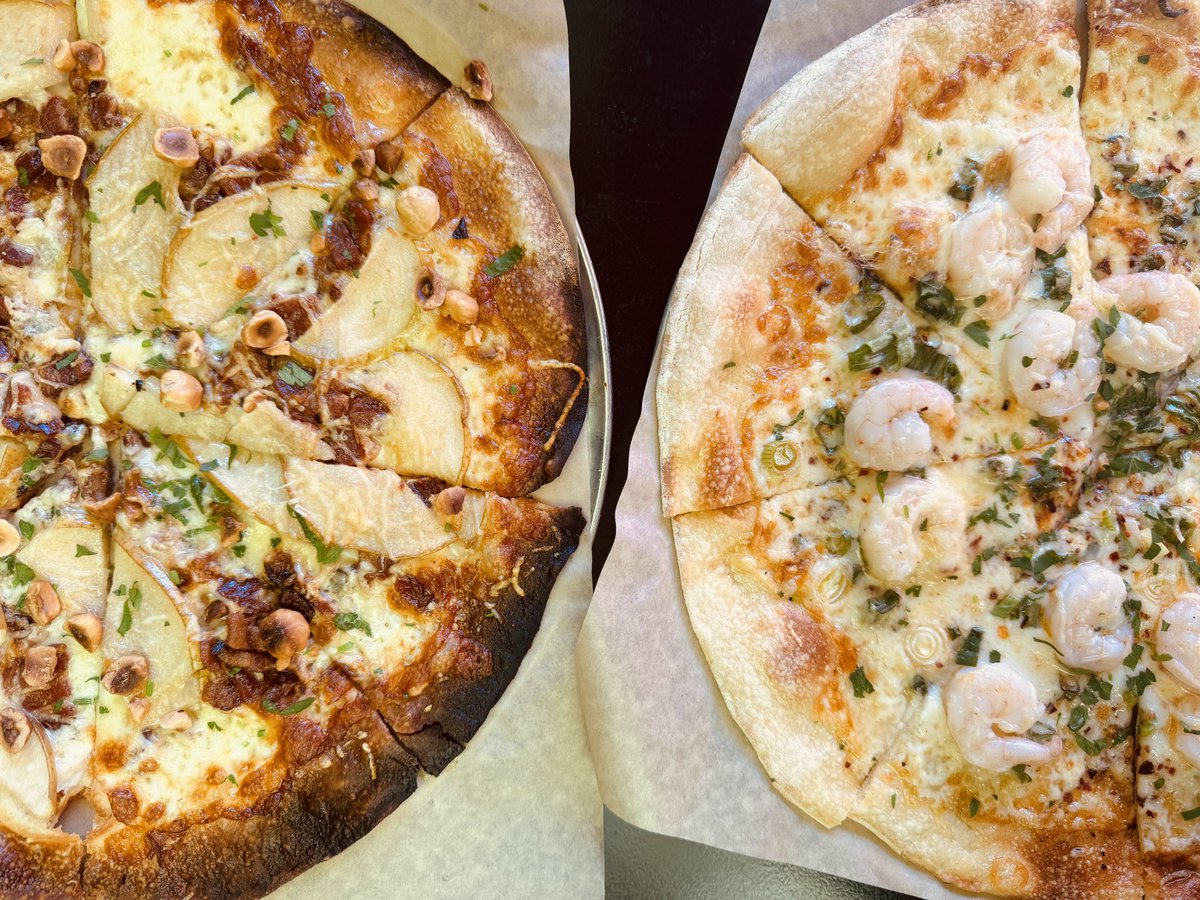 Pear & Gorgonzola and shrimp scampi pizzas at the Red Grape in #Sonoma for lunch. #pizza