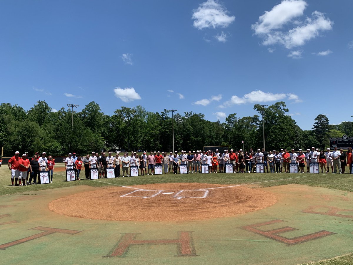 Congratulations are in order as we celebrated our Senior Day for @lcbaseball21 ⚫️🔴
#WeAreLC #G2G