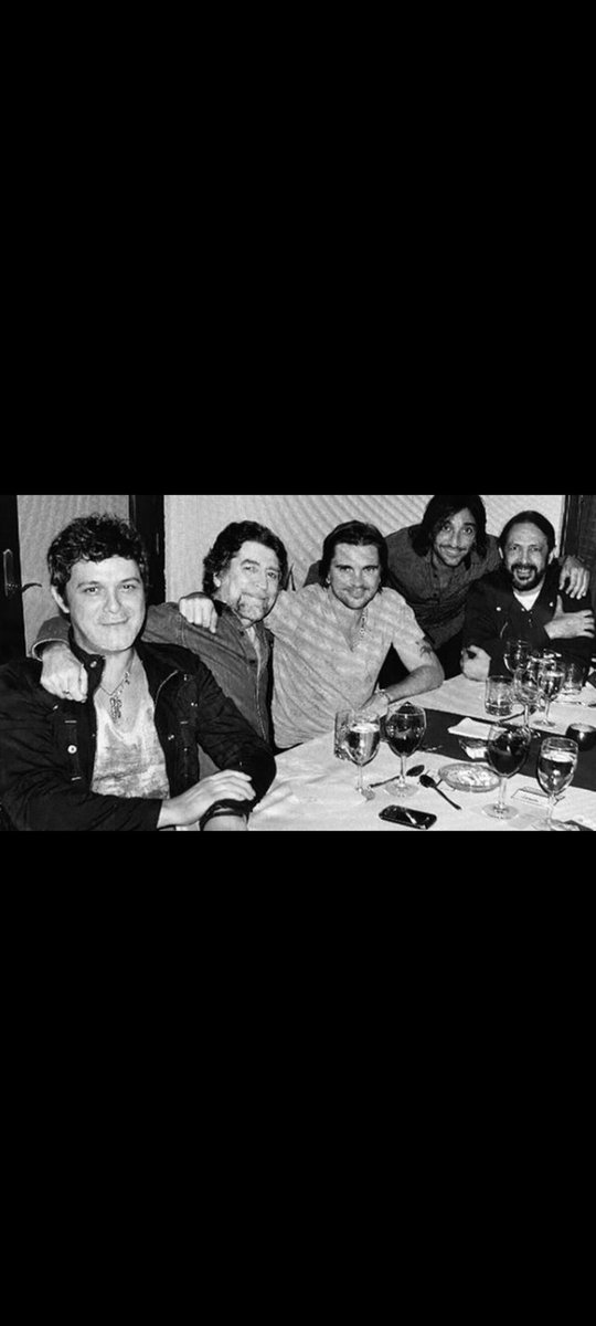 Imagen de nuestros 5 héroes minutos después de derrotar a Neverfall en la <a href="/SLSesports/">SLS esports 🏆</a>. HISTORIA