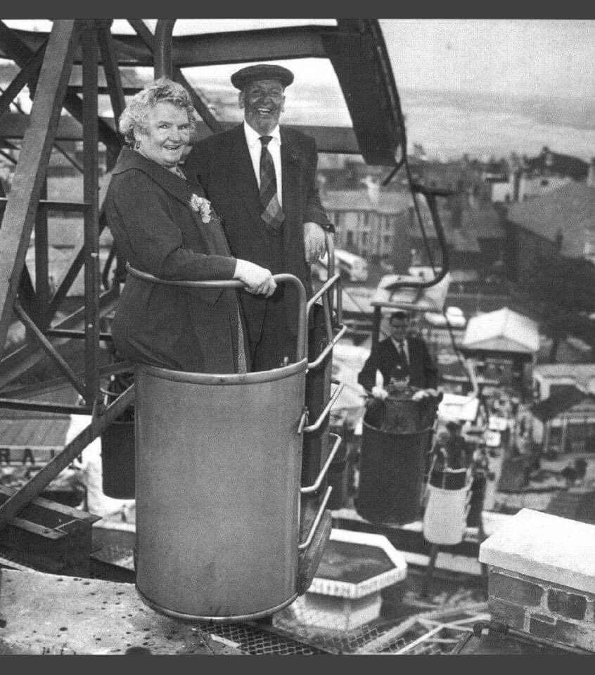 The 1950’s ,on the heels of the Hula Hoop and Flying Saucers came the British craze of Riding In Bins 😳