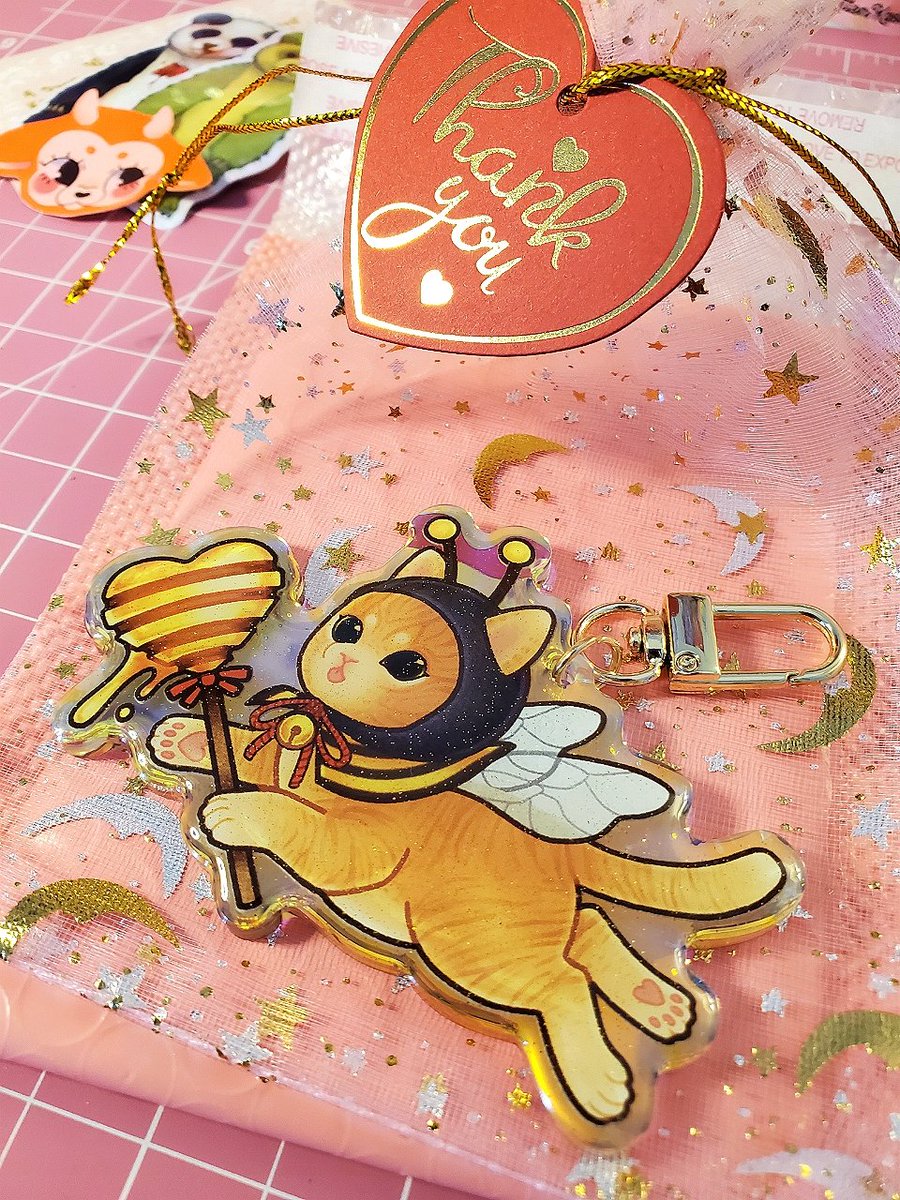 Made my first Kitty-Bee sale today, mailing this out tomorrow ❤️
It's an amazing feeling for someone to love your fanart to want to buy something from you, but it's just a little more 🤌✨️🥺💖 when it's something you created on your own. Thank you so much! 
#Kitschy