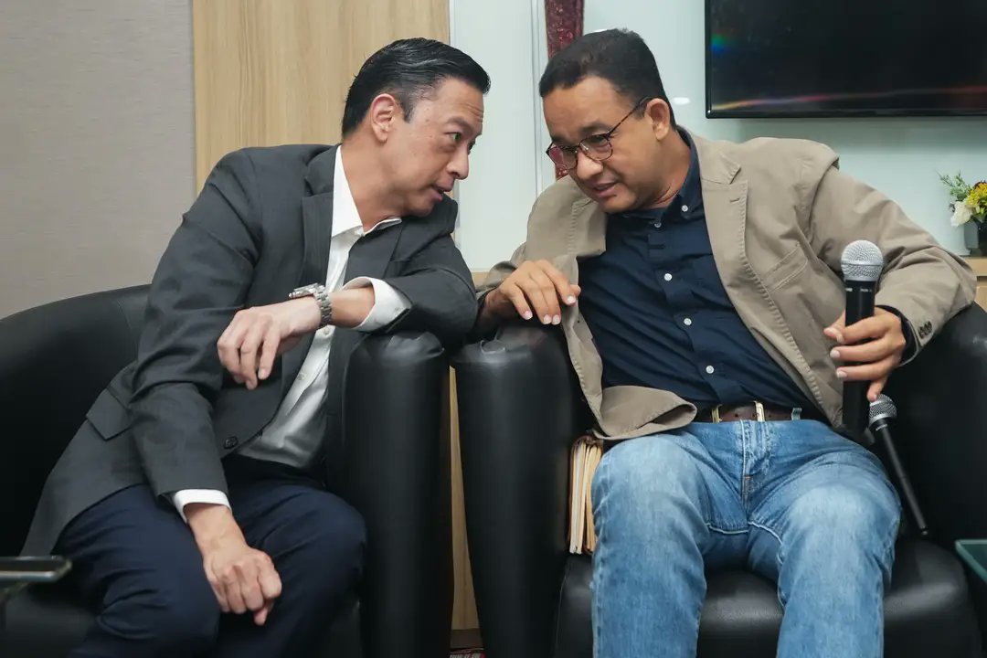 SEBAIKNYA MEREKA BERDUA MENDIRIKAN PARTAI PERUBAHAN  INDONESIA ( PPI ) ITU LEBIH BAIK BAGI SEORANG TOKOH NASIONAL SEPERTI ANIES.
AGAR TIDAK DI KHIANATI OLEH PARTAI2 EX KOALISI REZIM YANG PURA2 MENGUSUNG ANIES.