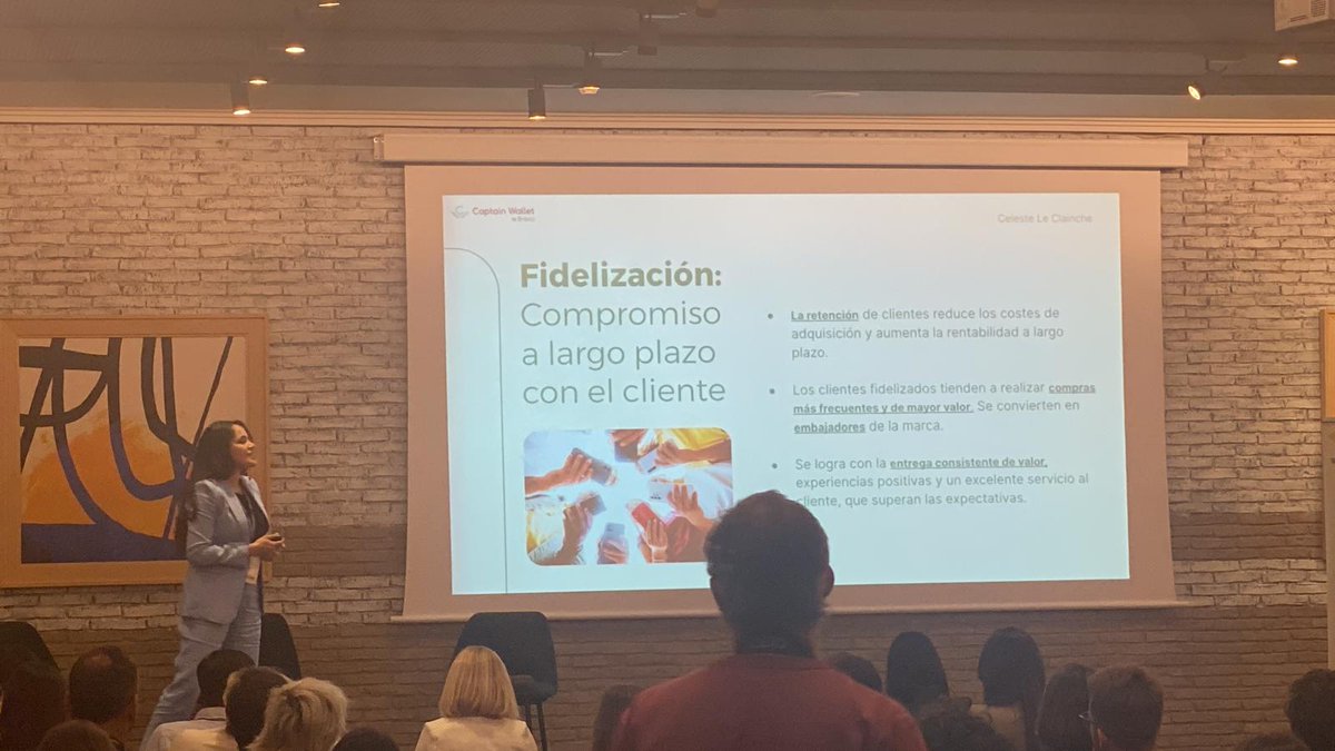 ramonmontanera's tweet photo. En la última edición del #NEXTConversion de @Mkt4eCommerce, Celeste Le Clainche de @Captain_Wallet nos habló de todo lo que podemos hacer para fidelizar clientes vía las mobile wallet. Canal de alta vinculación https://t.co/veDlSOGNIN