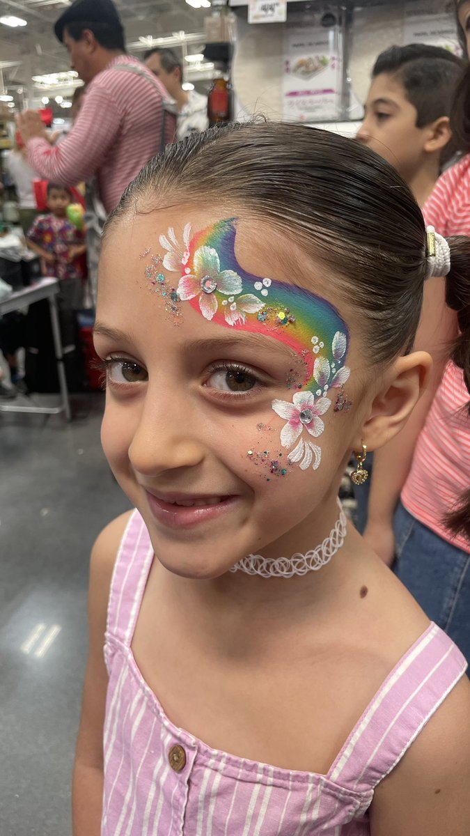 Holandapetit's tweet photo. Celebrando el #DiaDelNiño en HEB Puerta de Hierro 🥳 https://t.co/vxcypcNvlJ