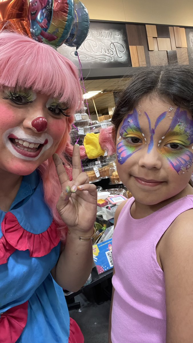 Holandapetit's tweet photo. Celebrando el #DiaDelNiño en HEB Puerta de Hierro 🥳 https://t.co/vxcypcNvlJ