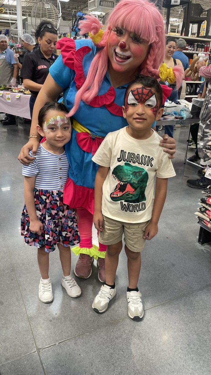 Holandapetit's tweet photo. Celebrando el #DiaDelNiño en HEB Puerta de Hierro 🥳 https://t.co/vxcypcNvlJ