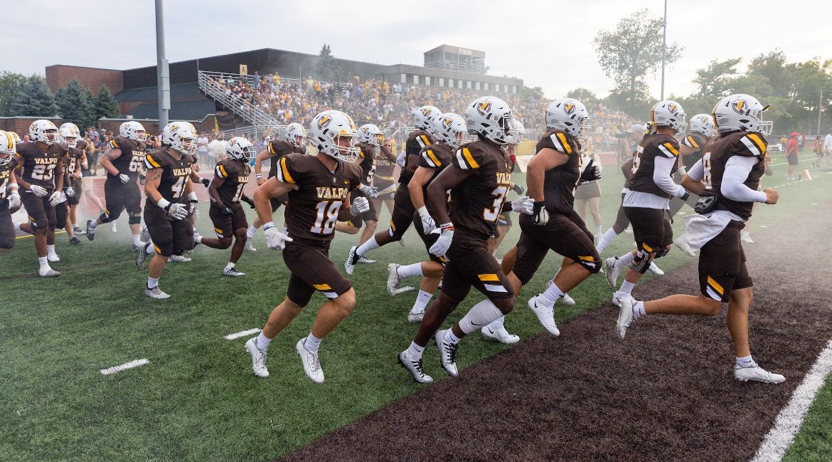 After a great conversation with @Coach_Symmes, I’m blessed to receive a D1 offer from Valpo!!