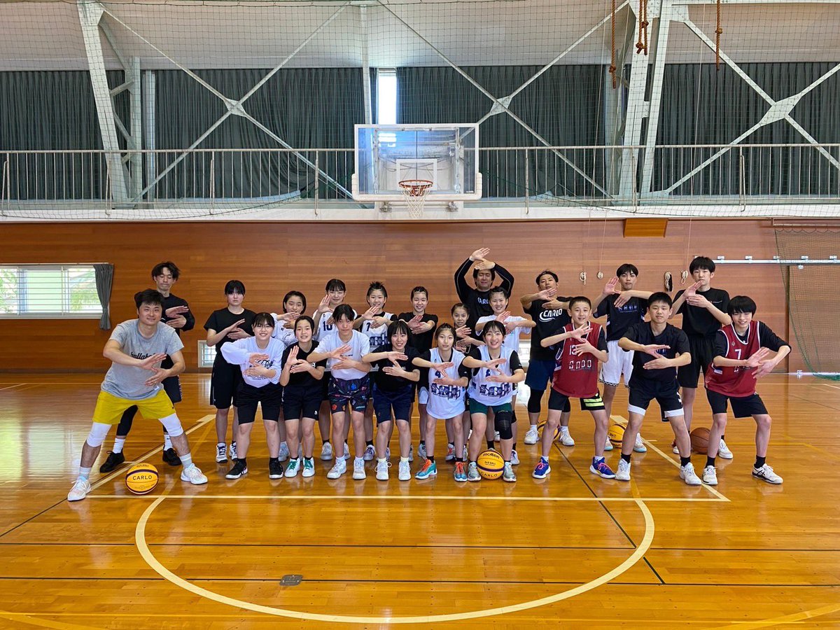 CALRO_3X3's tweet photo. 佐渡のU15女子バスケットボールクラブチームのSparkle Sproutsと佐渡中等男子バスケ部さんへ出張クリニックをさせていただきました！
Sparkle Sproutsと佐渡中等男子バスケ部の選手の皆さん、それからコーチや先生方、保護者の方々、クリニックにご協力いただき本当にありがとうございました https://t.co/Skt8UqQ1Ib