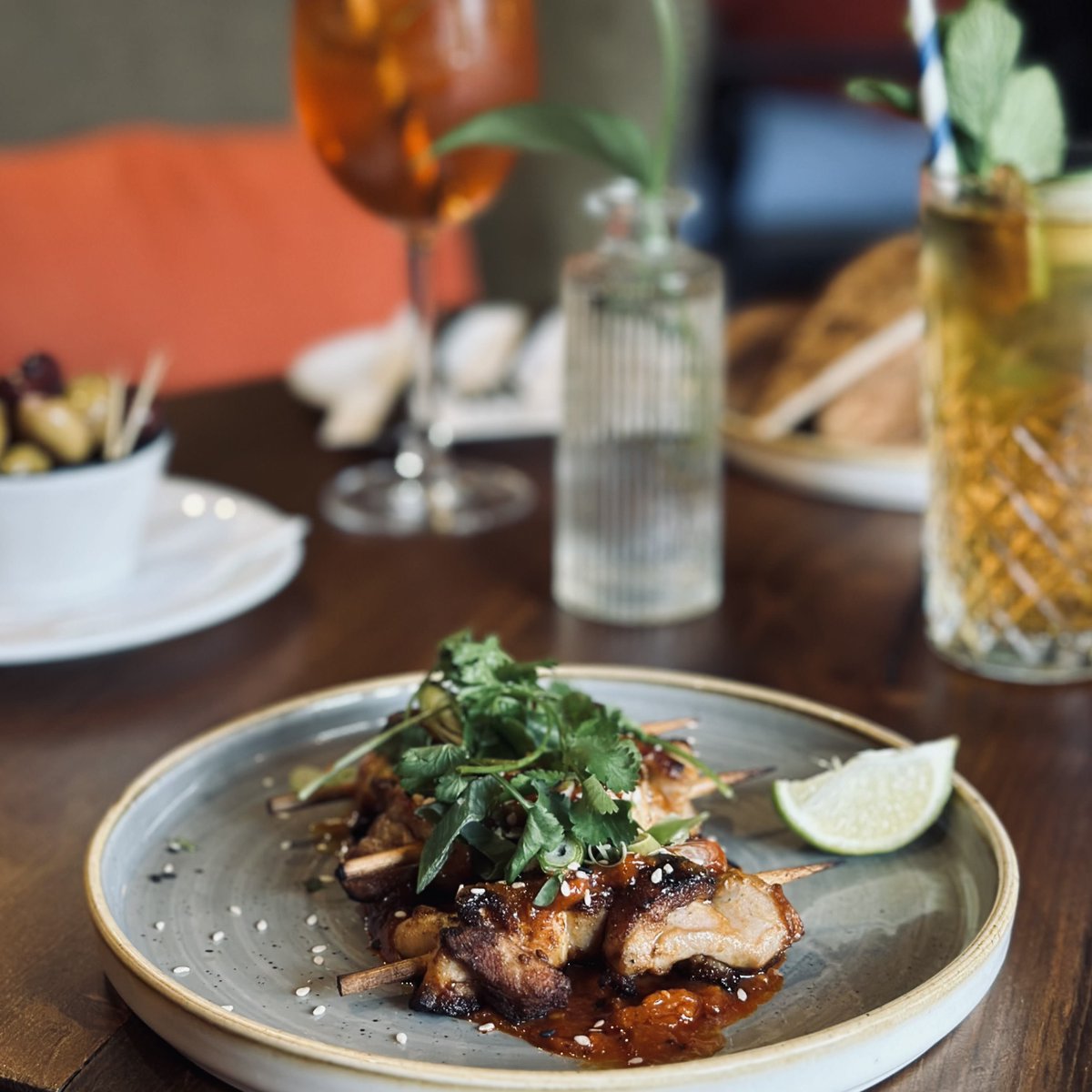 BullHighgate's tweet photo. Introducing our mouthwatering new bar snack: Chicken Skewers with toasted sesame and ssamjang sauce! 🍗 Say goodbye to chicken wings and hello to skewer heaven. Tender, juicy, and oh-so-delicious. #NewSnack #ChickenSkewers #FoodieFaves #Bar #FoodieLife #TastyTreats #N6 #Highgate https://t.co/MI7e1eOl42