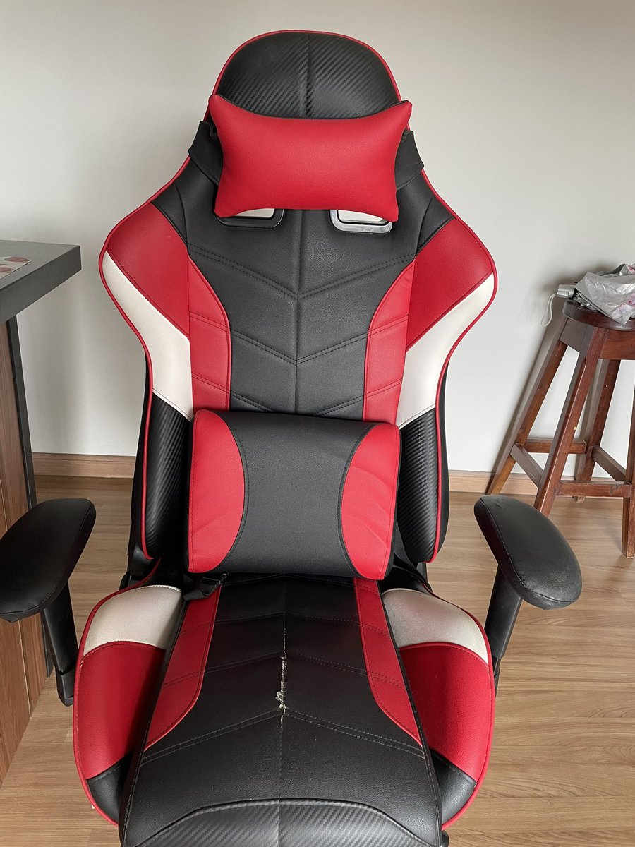 rayllensouza's tweet photo. olá de novo gamers ☝️🤠
a gente tá repassando:

- cadeira DT3 - R$ 280
ela foi reformada mas tá com essa avaria

- gabinete Redragon GC 606W - R$ 180

valores negociáveis porque precisa retirar aqui, não conseguimos enviar 😔

chama na DM pra mais infos e fotos, RTs apreciados 🫶🏻 https://t.co/6aRq8io0ib