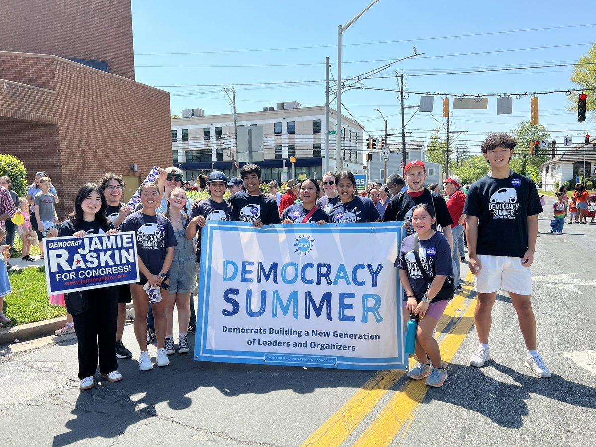 What a gorgeous day to march in the Olney Days Parade with @SenatorZucker, @EvanMGlass, Dawn Luedtke and the beautiful people of Olney! Many thanks to our rising 2024 Democracy Summer Fellows, who showed up for an early preview of the incredible summer we have planned!