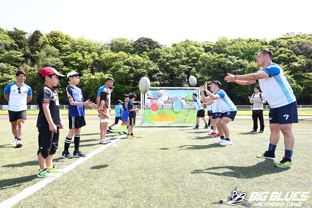BIG_BLUES_RUGBY's tweet photo. 八千代ラグビーフェスティバルを開催！
暑い中での開催となりましたが、経験者から初心者までラグビーの楽しさを体験できた良い機会となりました！

今後もラグビーの普及にも力を入れていきます！

#BIGBLUES八千代ベイ東京
#BB
#BBer
#トップイースト
#トップイーストもいいぞ
#rugby
#ラグビー
#八千代市
#ベイ東京