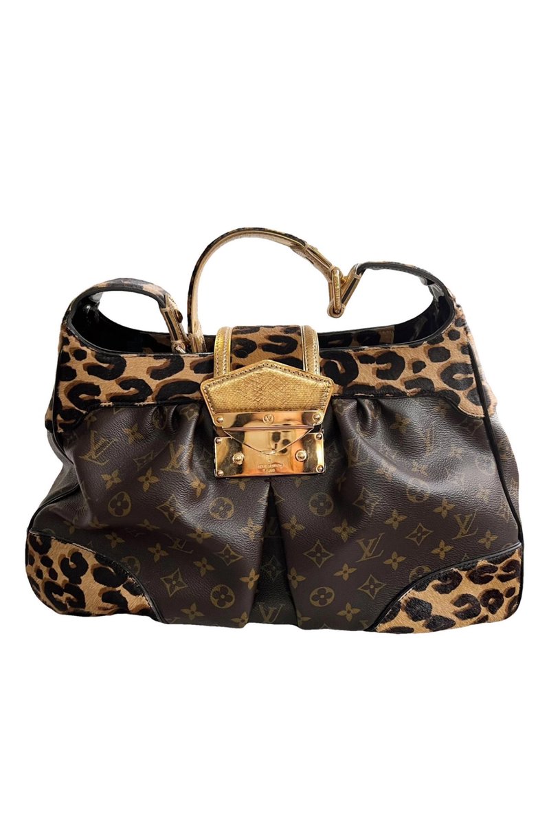 JT @ThegirlJT in the Louis Vuitton monogram leopard Polly bag sourced by @Yurismarket