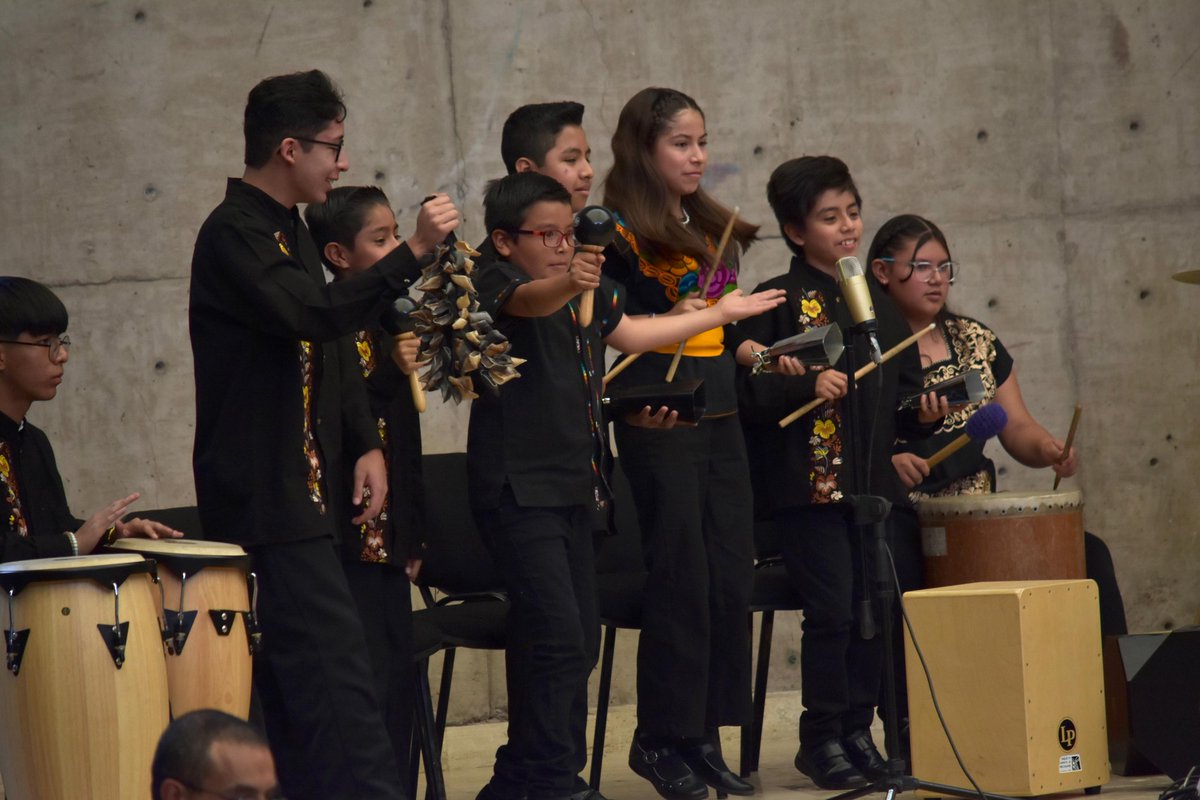 CulturaCiudadMx's tweet photo. La @OrqueTipicaCDMX brindó un concierto en @elccmc en honor a las niñas y niños, ofreciendo una experiencia musical para todas las edades.

Consulta nuestra #CarteleraCdMx para más conciertos: https://t.co/f2FpMbr7Tz https://t.co/6BT8kCkhaR