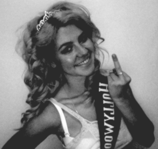 yanescudo's tweet image. ela decidiu mesmo virar uma it girl só ironicamente e mudou a química do meu cérebro pra sempre