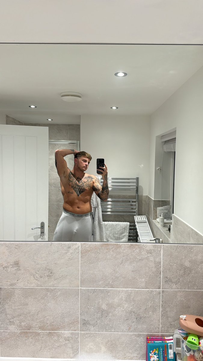 What’s your favourite part of me? 

onlyfans.com/mjuk99_official
Come tell me 🧡