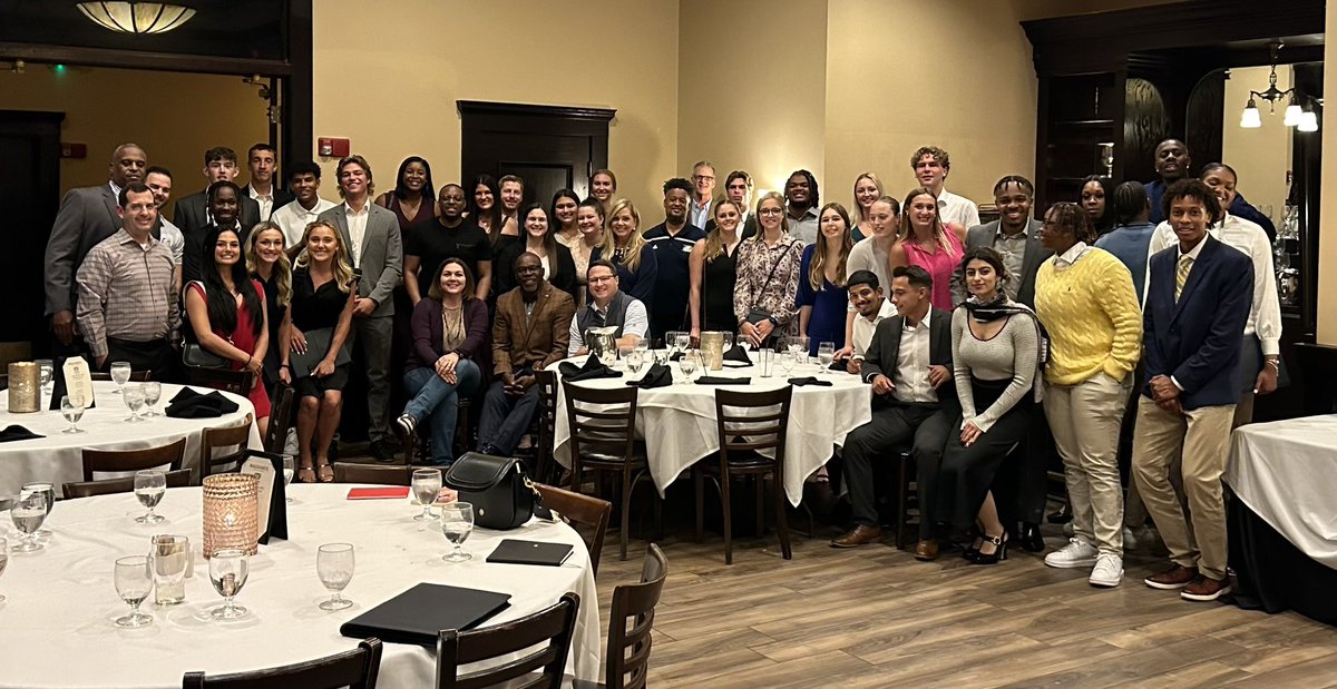 What a great Networking Dinner at the Atlanta Career Tour! 🍽️ Maggiano’s @GSAthletics #leadership 👏 🦅