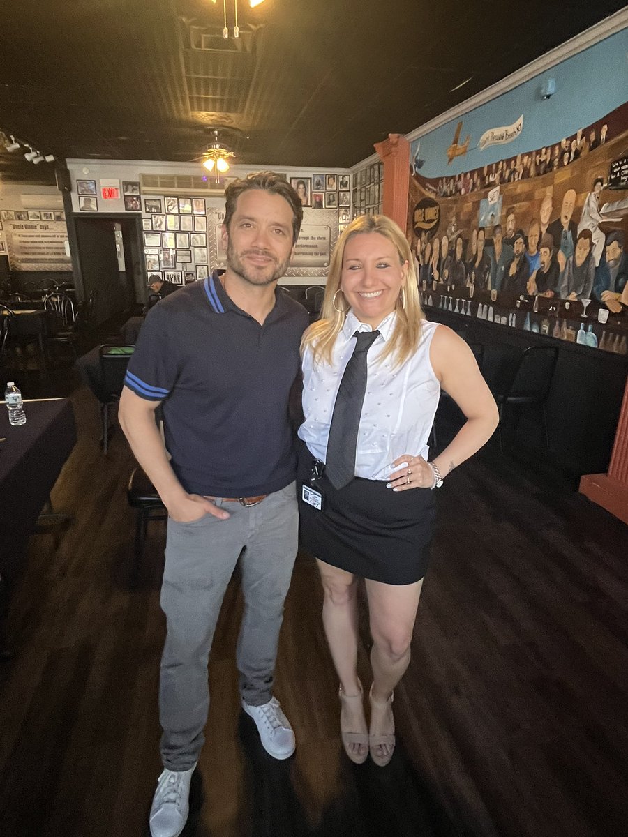 If you get the chance to meet Dom Zamprogna, TAKE IT. He is charming, sweet, thoughtful, funny, and so present with each person he talks to. What an amazing event todays @UNCLEVINNIESCC, thank you for it! ❤️ #gh #GeneralHospital (also, yes. I dressed up like a detective.)
