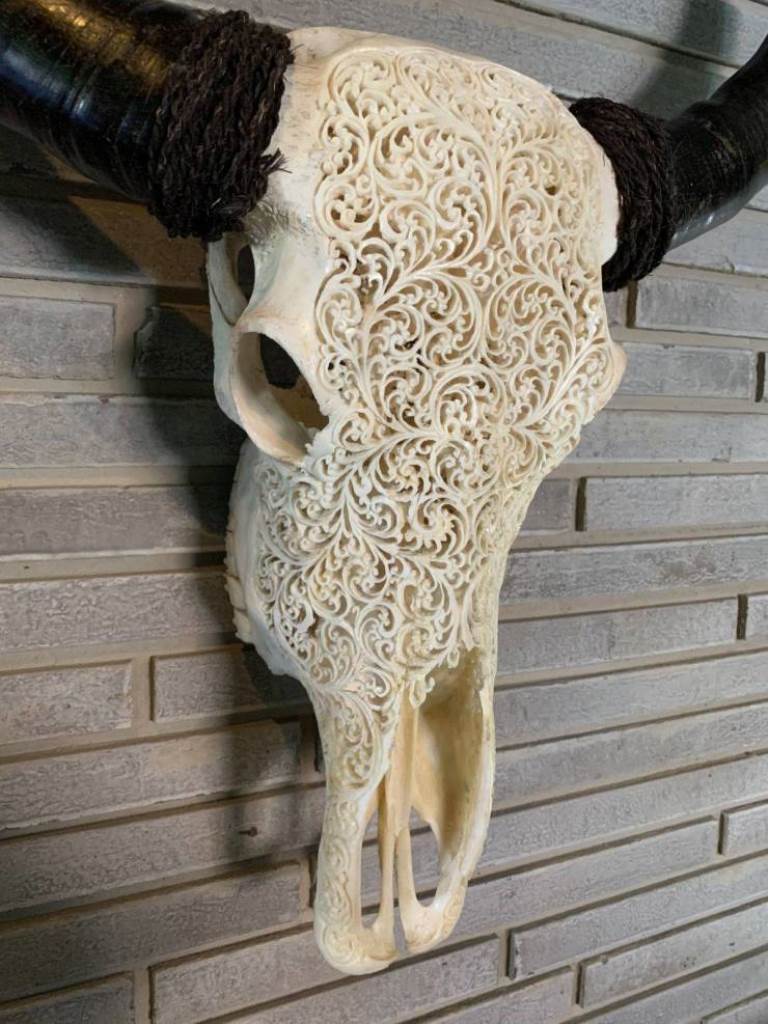 A carved ox skull.

thirstyspittoon.blogspot.com/2024/01/pictur…

#thethirstyspittoon #art #photography #pictures #coolstuff