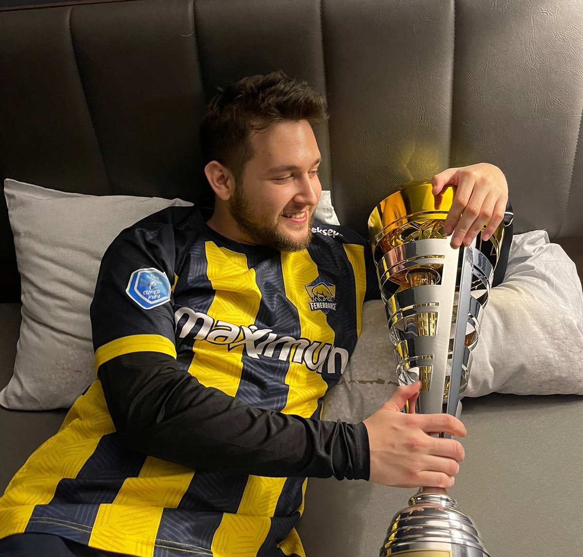 İyi geceler, Fenerbahçe ailesi. 💛💙