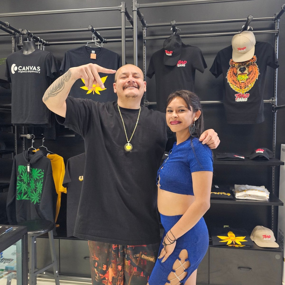 I was happy I got to meet and chat with Doggface. ☺️🫶 Much love and respect. You have a dope personality. Keep up the good work! ✨️📈.

 #model  #pictureperfect #pictureready #cameraready #babydoll505 #Albuquerque #newmexicotrue #vibes #met #specialguess #canvas #doggface208