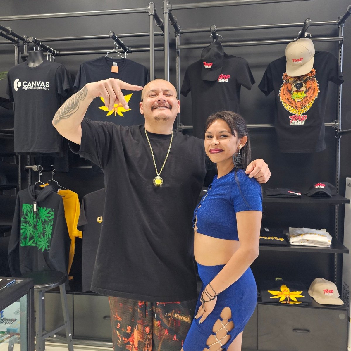 505BabyDoll505's tweet photo. I was happy I got to meet and chat with Doggface. ☺️🫶 Much love and respect. You have a dope personality. Keep up the good work! ✨️📈.

 #model  #pictureperfect #pictureready #cameraready #babydoll505 #Albuquerque #newmexicotrue #vibes #met #specialguess #canvas #doggface208 https://t.co/ny4ygxianA