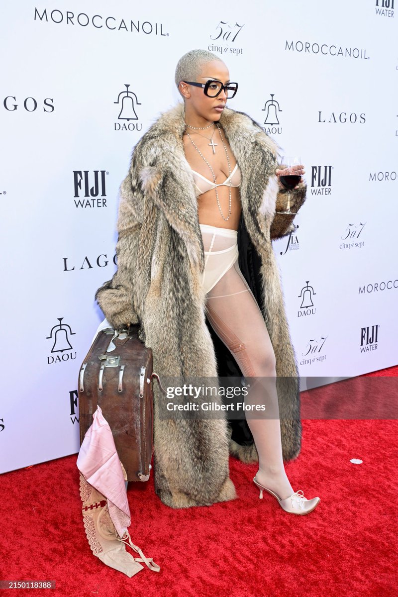 .@DojaCat at the Daily Front Row's 8th annual fashion awards in Beverly Hills, California.