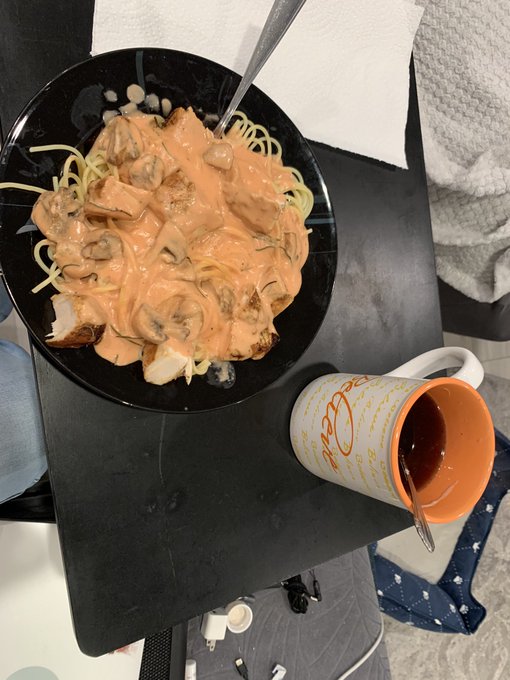 A bomb-ass dinner with some doctored apple orchard cider (I think I need to add water it&rsquo;s so friggin<a href="/tag/mha"class="tags"><span>#mha</span></a>