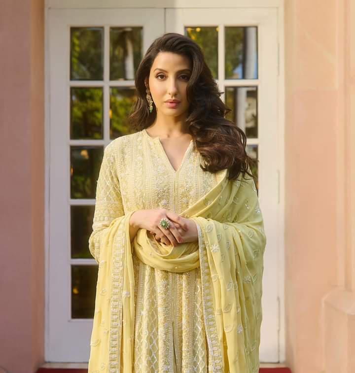VoiceofBadaun's tweet image. नोरा फतेही ने सिंपल लुक में  लूटी लाइमलाइट।#Norafatehi #Dancer
#Simplelook 
#bollywoodactress #Mumbai