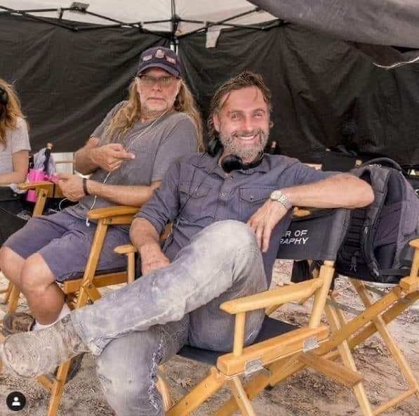 Andrew Lincoln and Greg Nicotero behind the scenes of The Walking Dead....🎬
#TheWalkingDead