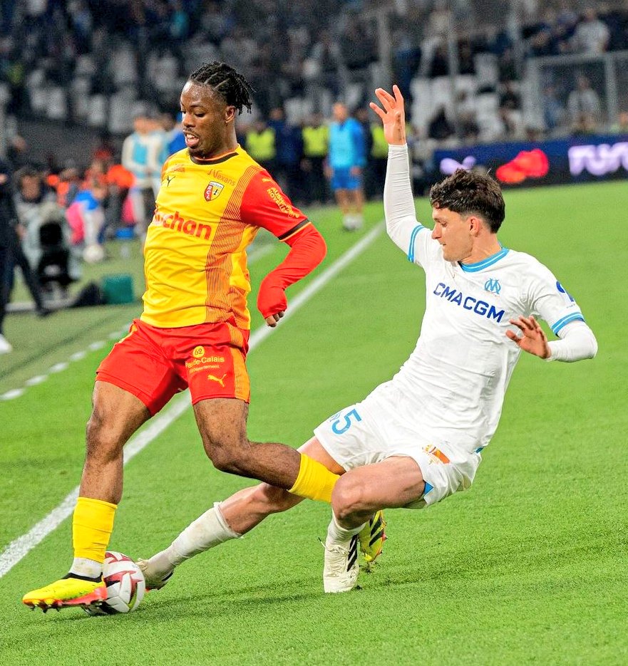 🔹Léo Balerdi 🇦🇷 toujours aussi fort 🤝 #TeamOM 🔵⚪ #OMLens