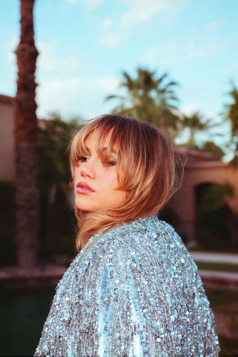 © 𝖳𝖾𝖺𝗆 𝖮𝗋𝗂𝗈𝗇.ᐟ → 𝗡𝖾𝗐 𝗉𝗈𝗌𝗍¹
𝖠𝗋𝖼𝗁𝗂𝗏𝖾: 𝖲𝗈𝖼𝗂𝖺𝗅 / 𝖳𝗐𝗂𝗍𝗍𝖾𝗋

Orion Beischel looking sparkly at Coachella for the third and last day of the festival #CoachellaIHR #Orionchella