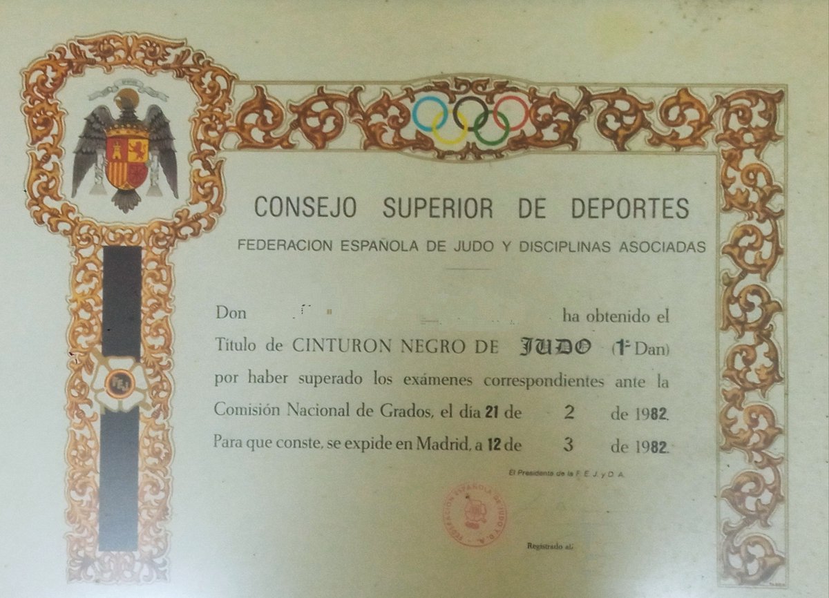 En 1982, mi tío conseguía este diploma del Consejo Superior de Deportes que le acreditaba como 1er Dan de Judo... Te das cuenta cómo han suprimido de la cultura cualquier signo de orgullo e identidad #VivaEspaña #MuerteAlPSOE