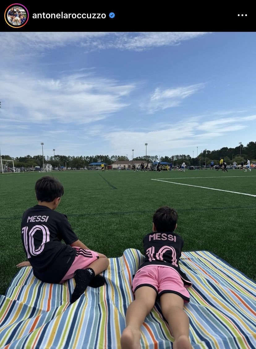 Patria, familia, monogamia, fútbol.