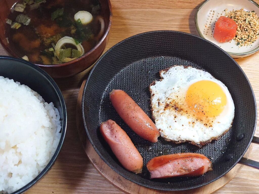 #sunnysideup #sausage #mentaiko #wakamegoma #misosoup #soup #rice #gm #breakfast #mealathome #cooking #takekitchen #japanesefood #instafood #朝食 #朝ご飯 #朝ごはん #おうちごはん #自宅飯 #料理 #料理男子 #料理好きな人と繋がりたい #料理記録