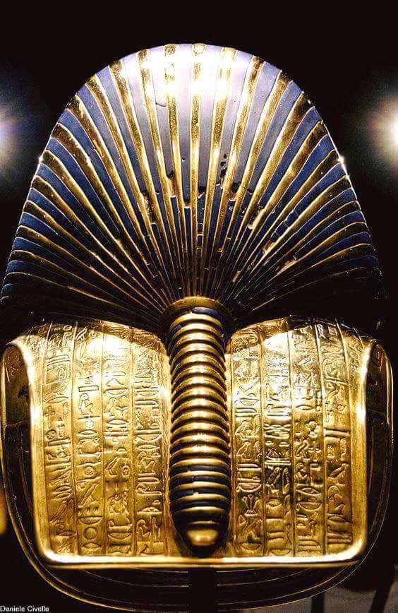Tutankhamun Golden Mask back view